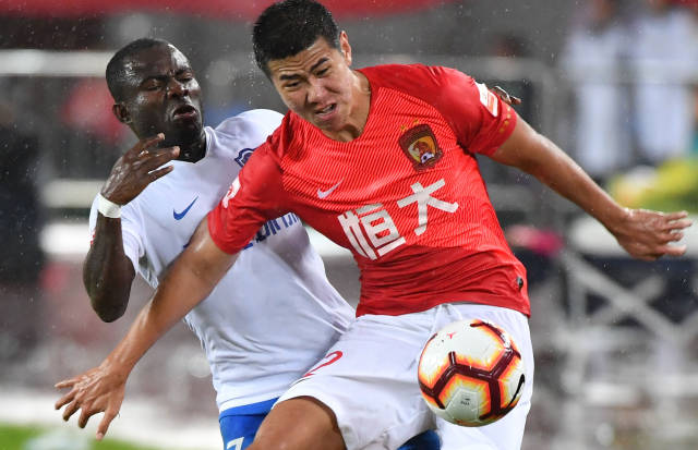 选手背后的 选手背后的